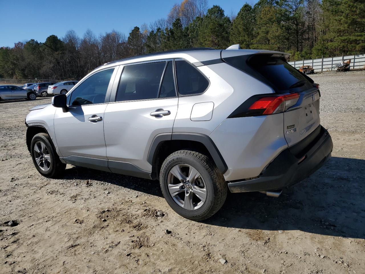 2022 TOYOTA RAV4 XLE - Фото 2
