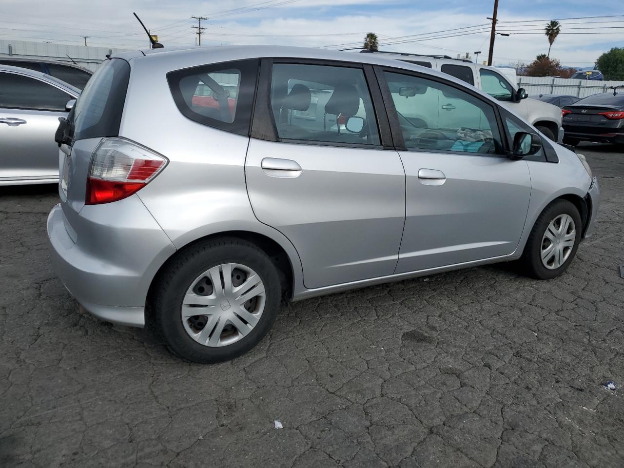 2011 HONDA FIT - Фото 3