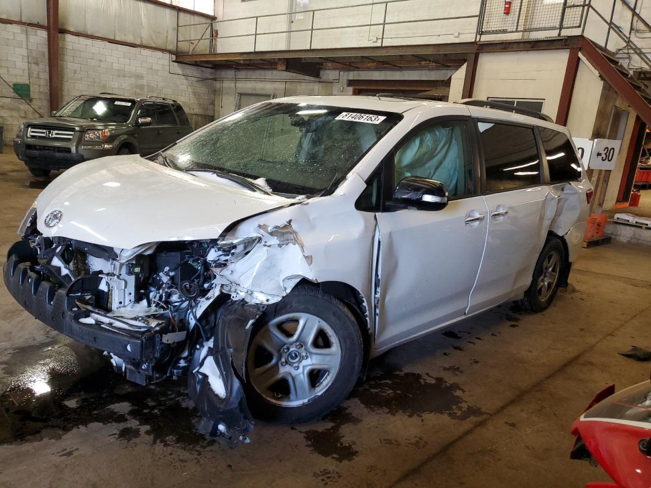 2016 TOYOTA SIENNA XLE car image