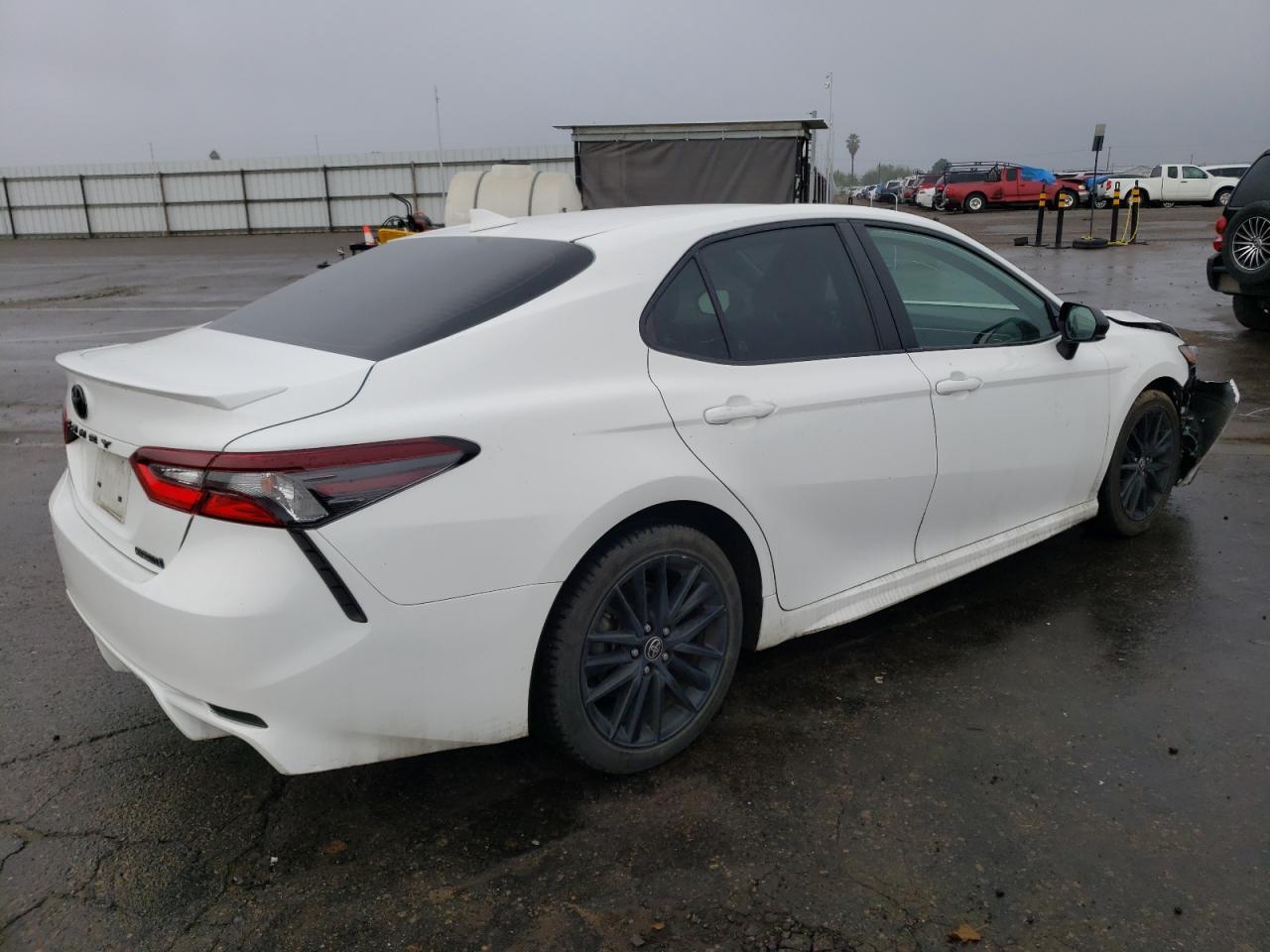 2021 TOYOTA CAMRY SE - Image 3