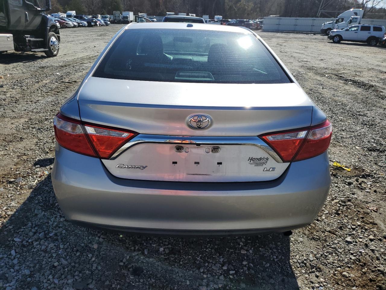 2015 TOYOTA CAMRY LE - Фото 6
