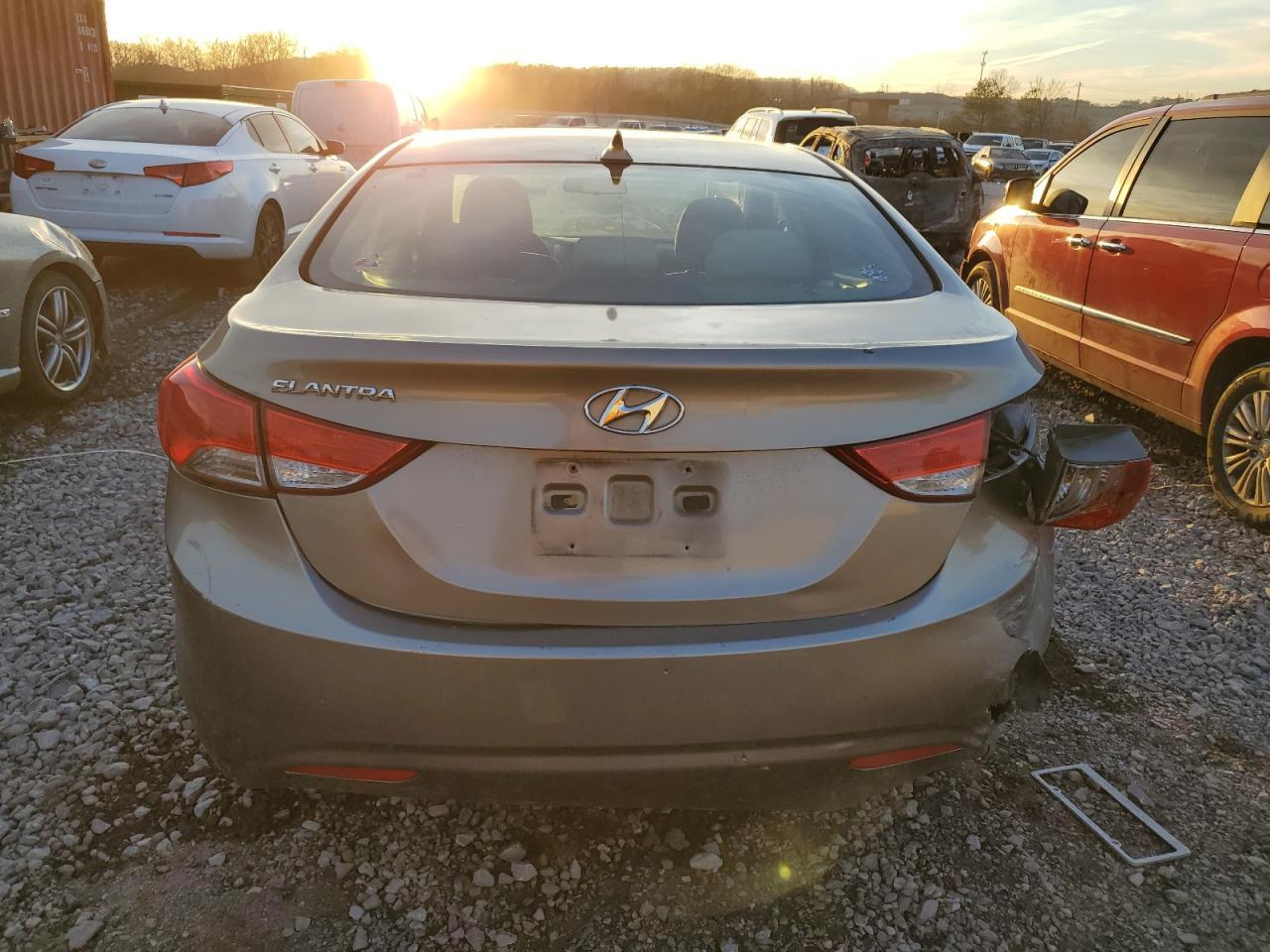 2013 HYUNDAI ELANTRA GL - Image 6
