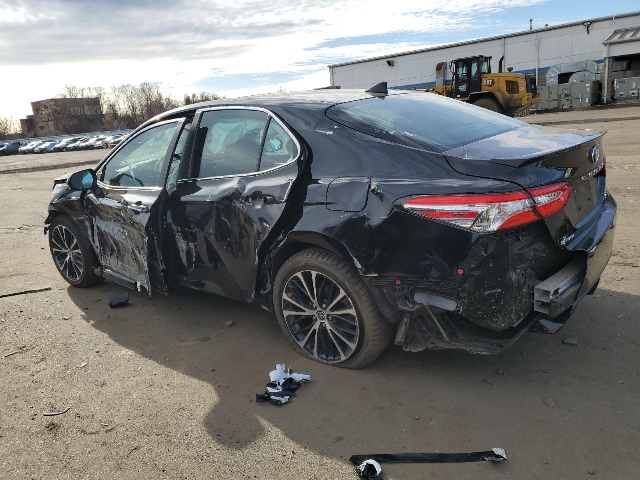 2020 TOYOTA CAMRY SE - Image 2