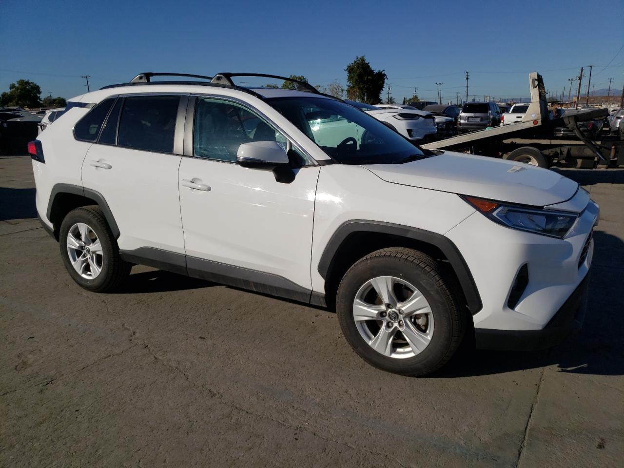 2020 TOYOTA RAV4 XLE - Фото 4