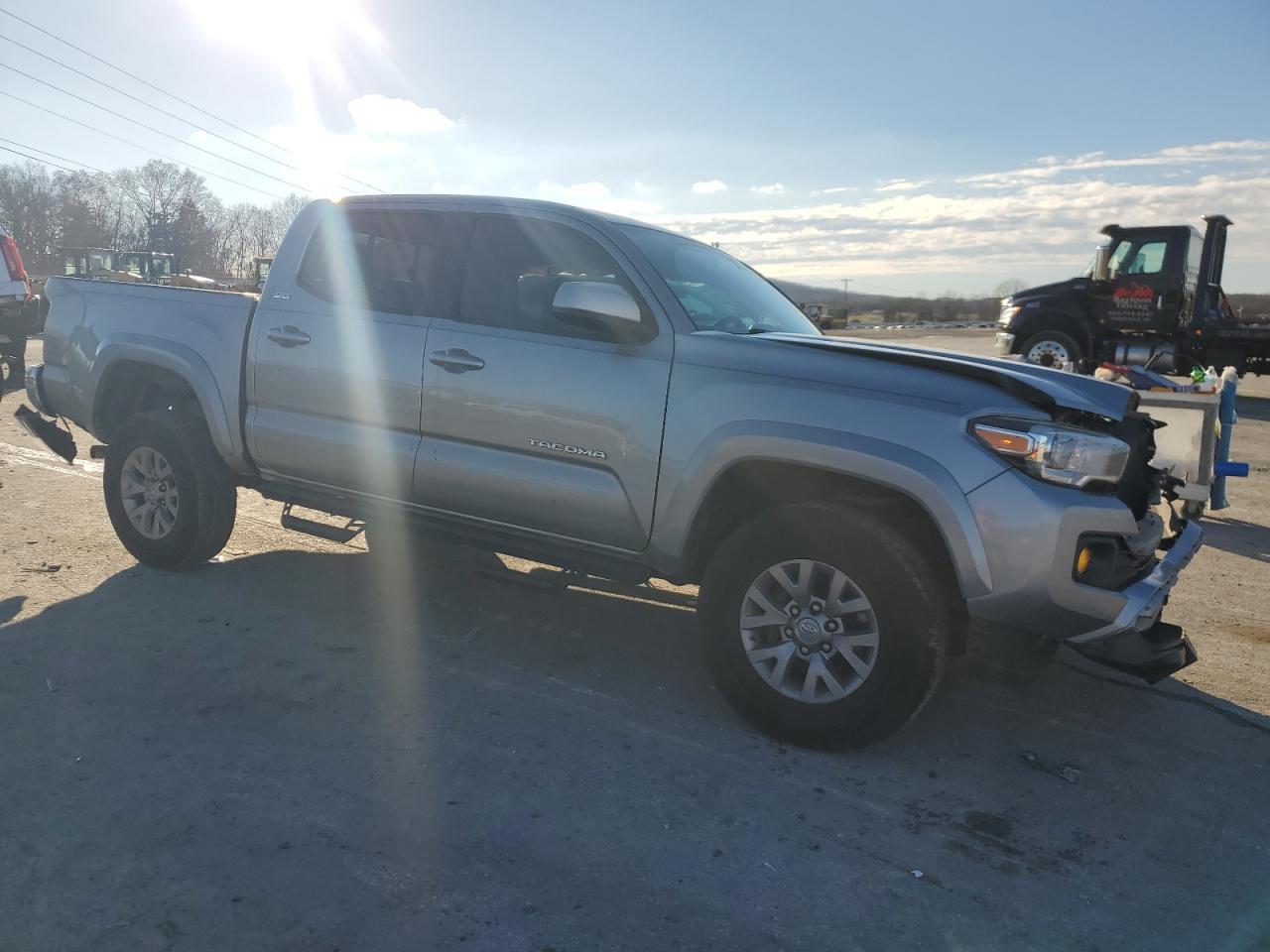 2017 TOYOTA TACOMA DOU - Фото 4