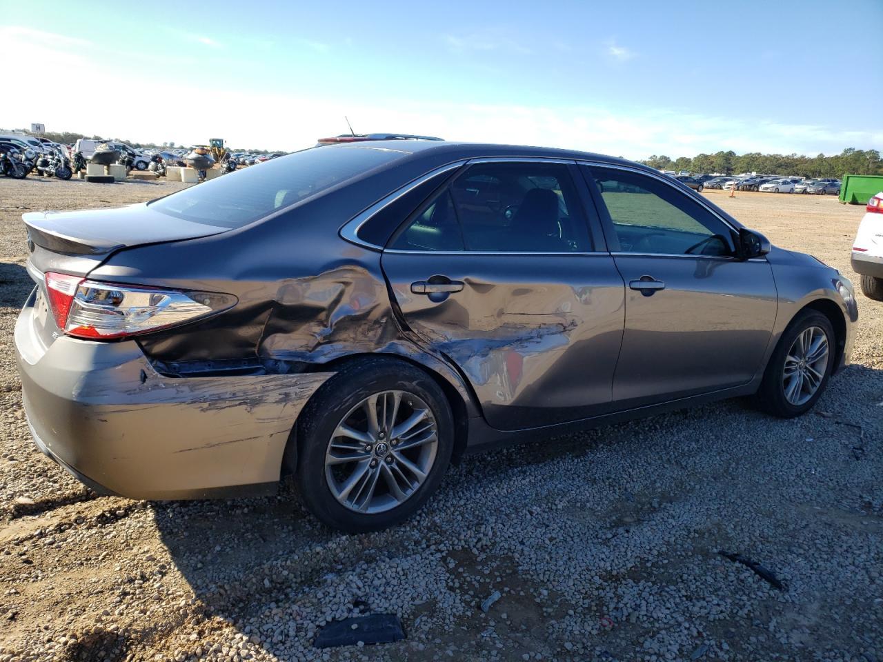 2015 TOYOTA CAMRY LE - Image 3