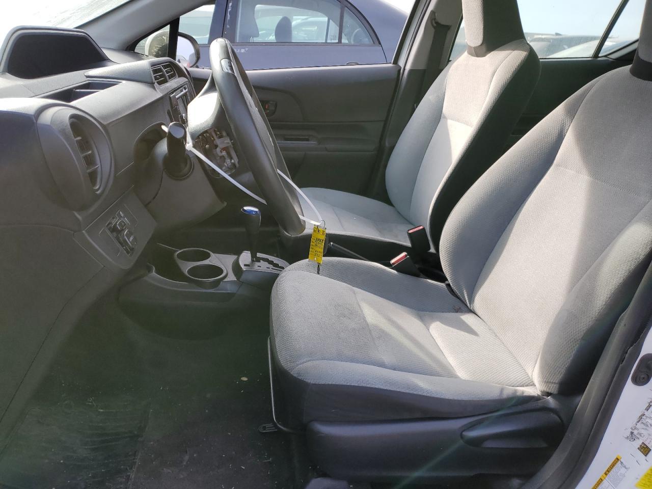 2016 TOYOTA PRIUS C - Image 7