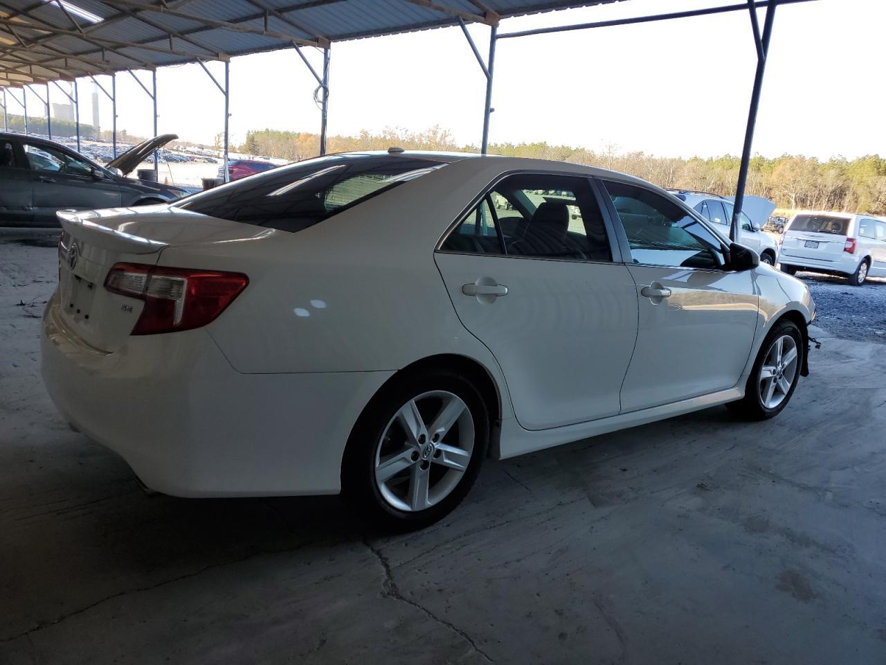 2013 TOYOTA CAMRY L - Фото 3