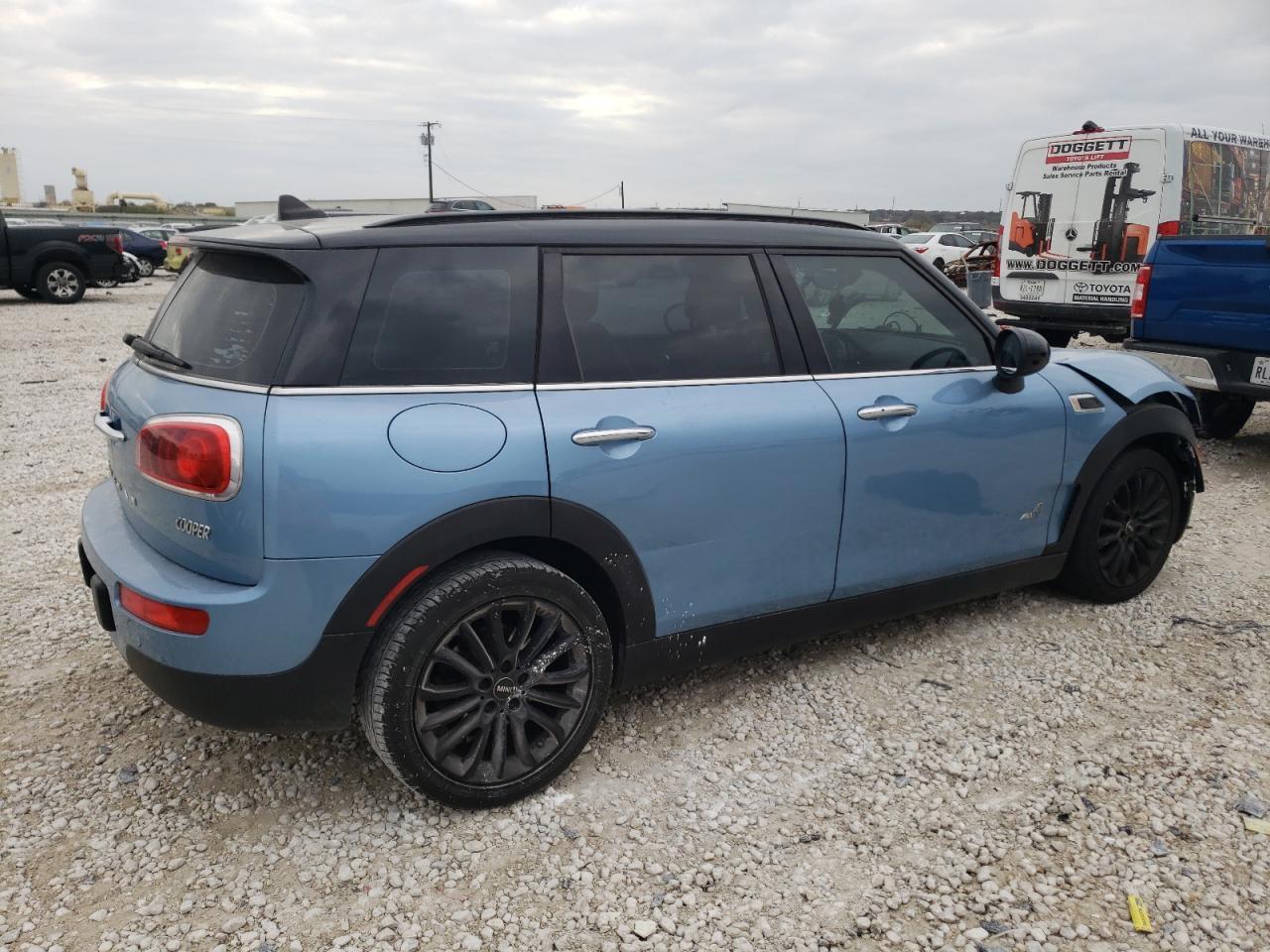 2017 MINI COOPER CLU - Image 3