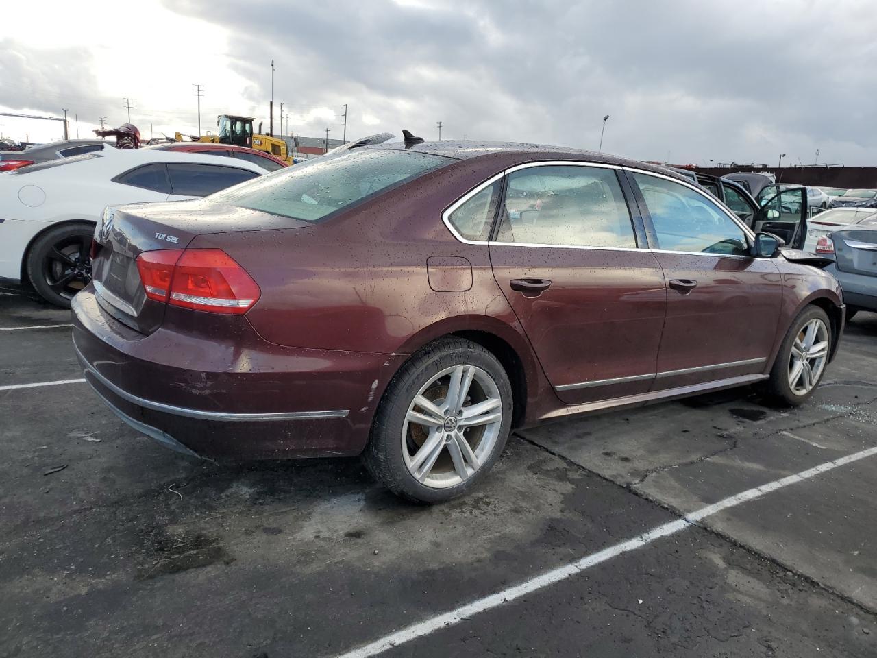 2014 VOLKSWAGEN PASSAT SEL - Фото 3