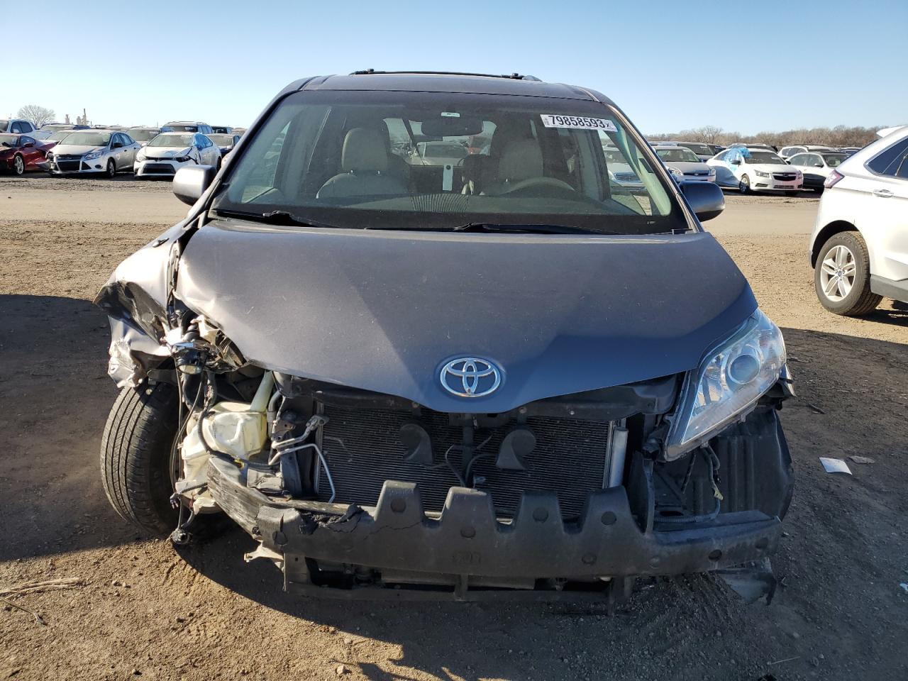 2011 TOYOTA SIENNA XLE - Фото 5