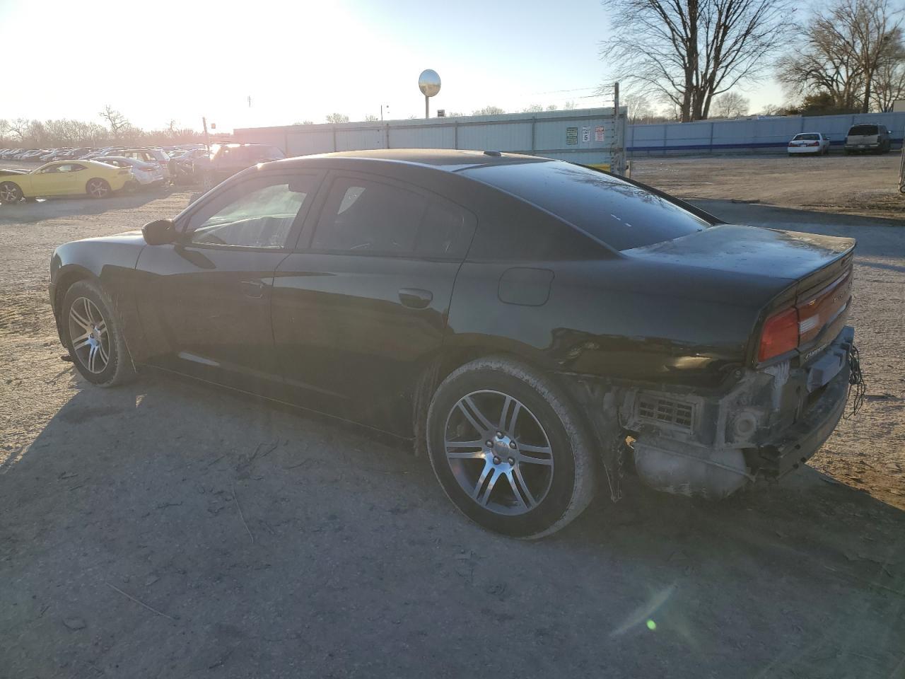 2014 DODGE CHARGER SE - Image 2