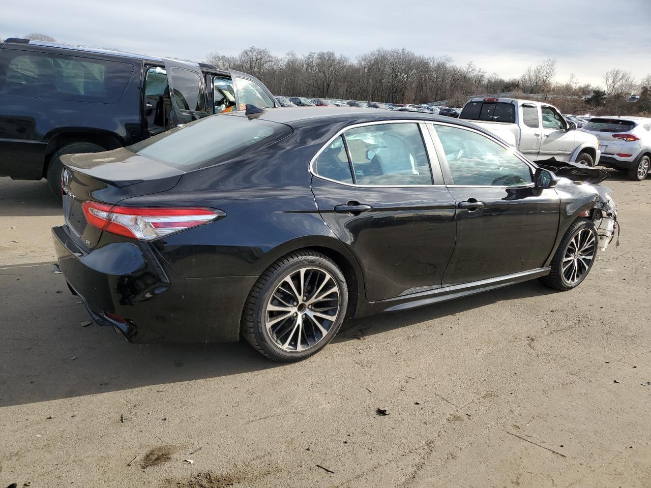 2020 TOYOTA CAMRY SE - Image 3