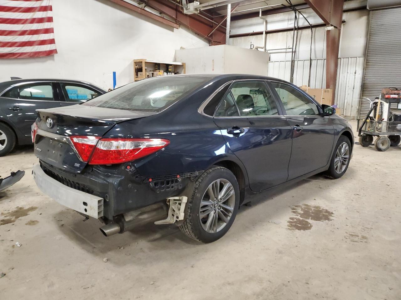 2017 TOYOTA CAMRY LE - Фото 3