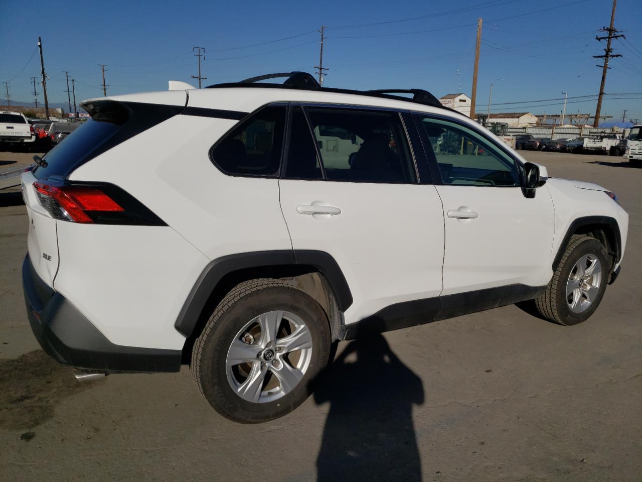 2020 TOYOTA RAV4 XLE - Фото 3