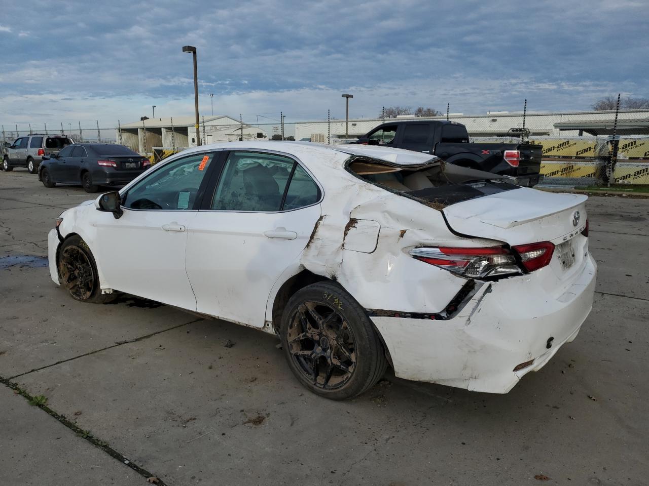 2019 TOYOTA CAMRY L - Фото 2
