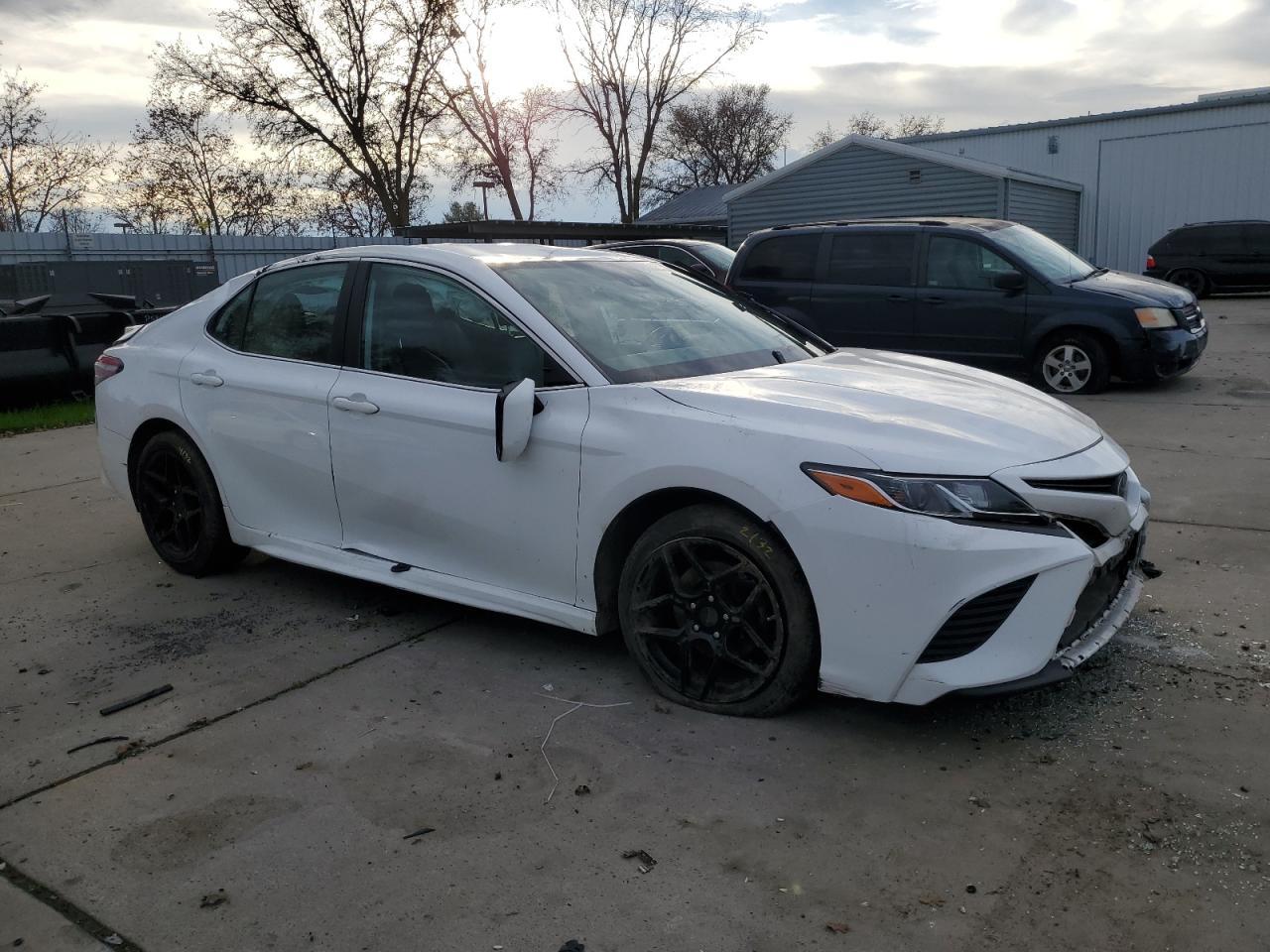 2019 TOYOTA CAMRY L - Фото 4