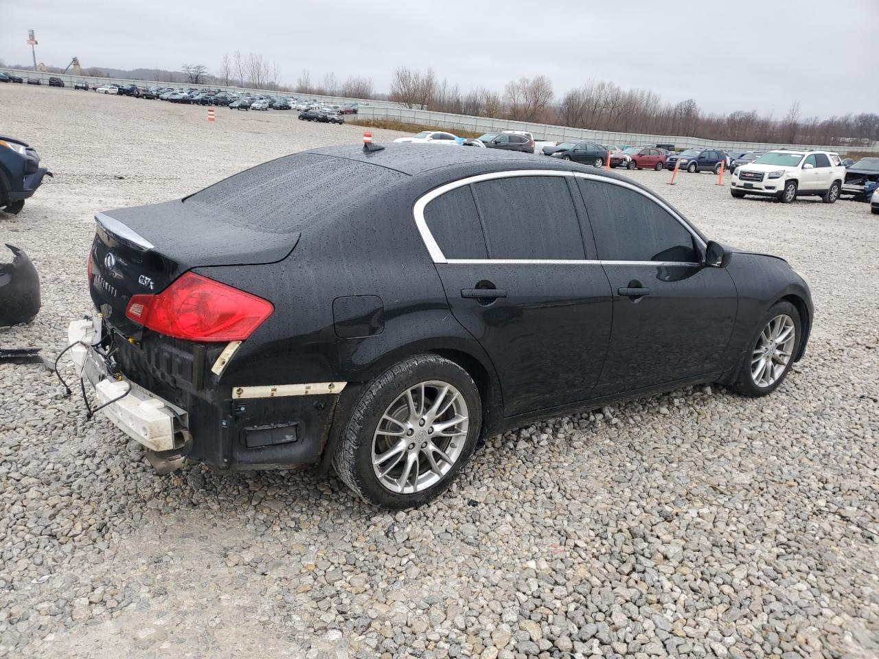 2011 INFINITI G37 - Image 3