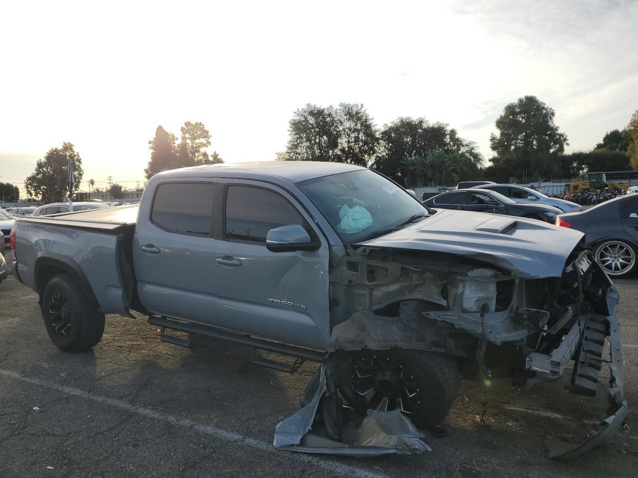 2018 TOYOTA TACOMA DOU - Фото 4