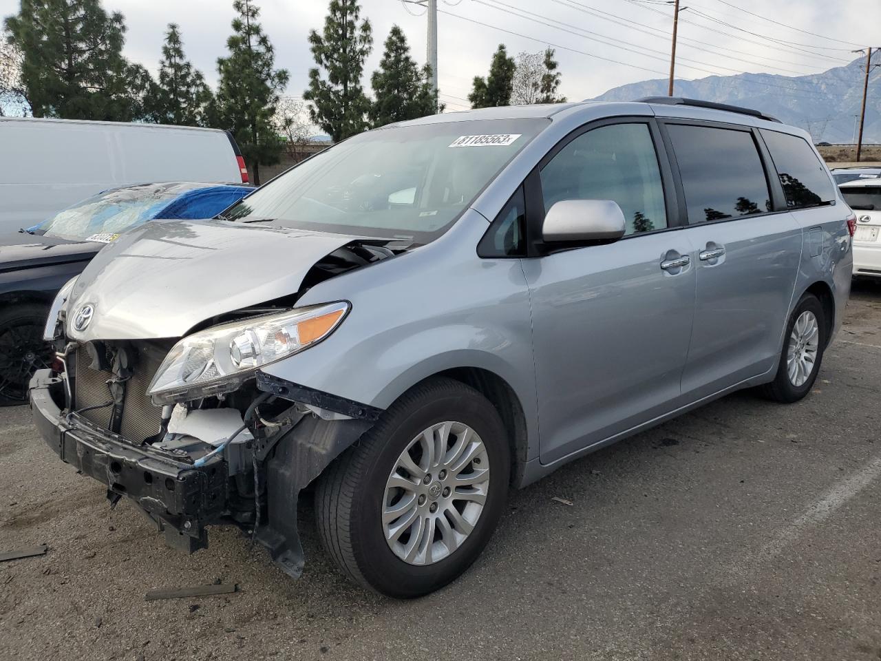 2015 TOYOTA SIENNA XLE