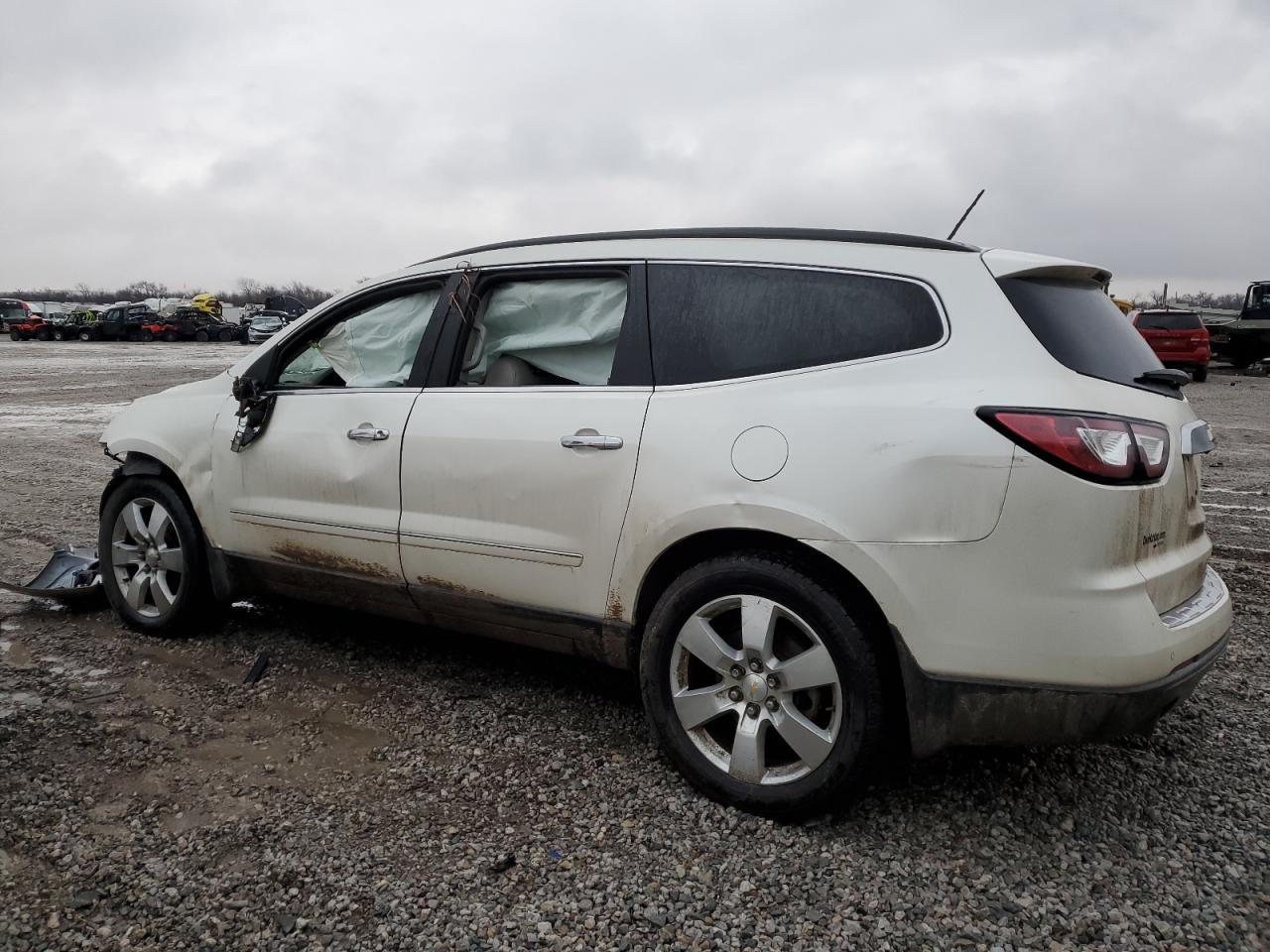 2014 CHEVROLET TRAVERSE L - Image 2
