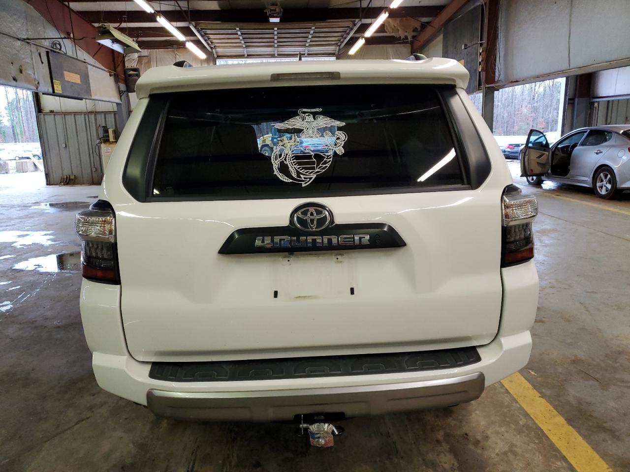 2020 TOYOTA 4RUNNER SR - Фото 6