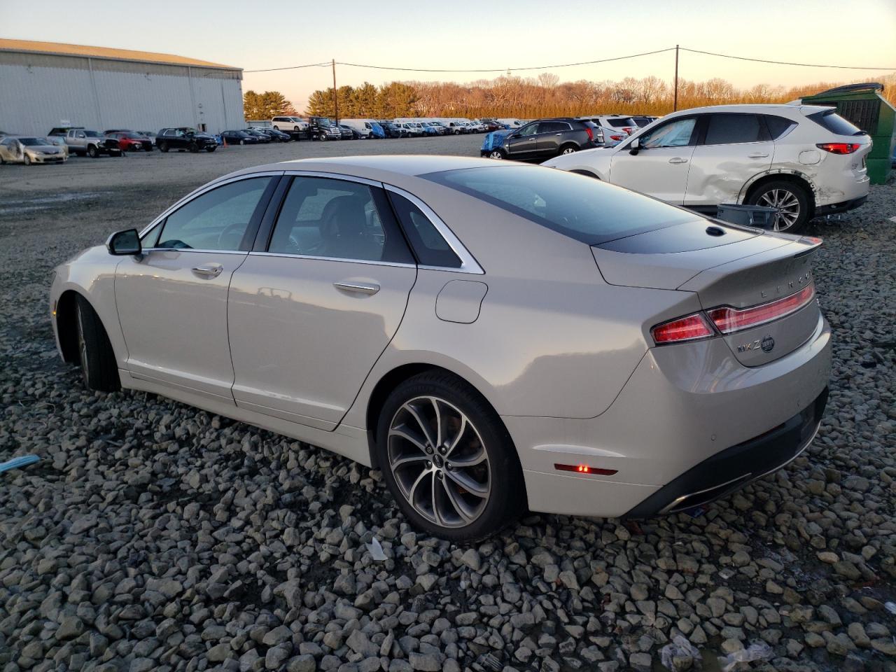 2019 LINCOLN MKZ RESERV - Image 2