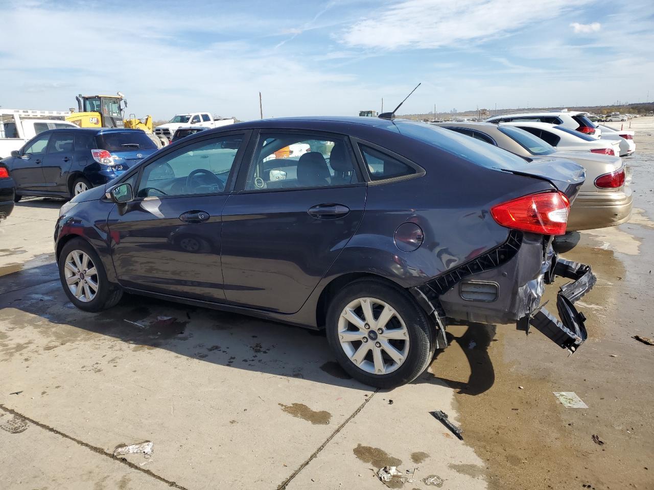 2013 FORD FIESTA SE - Фото 2