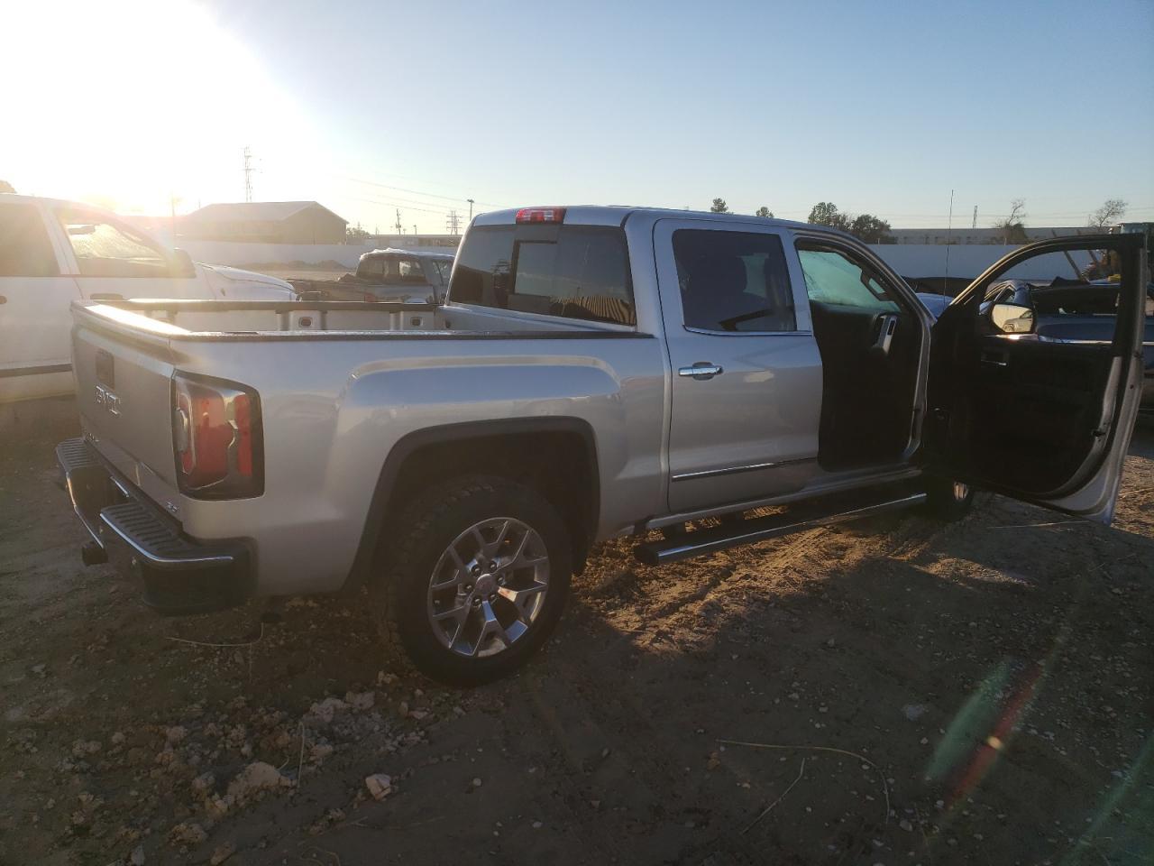 2018 GMC SIERRA K15 - Фото 3