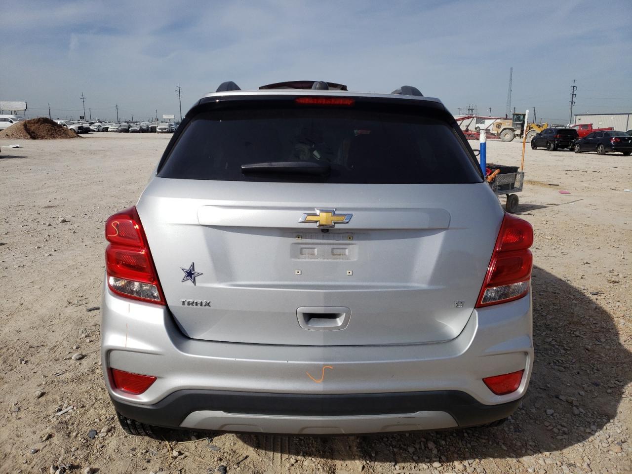 2018 CHEVROLET TRAX 1LT - Image 6