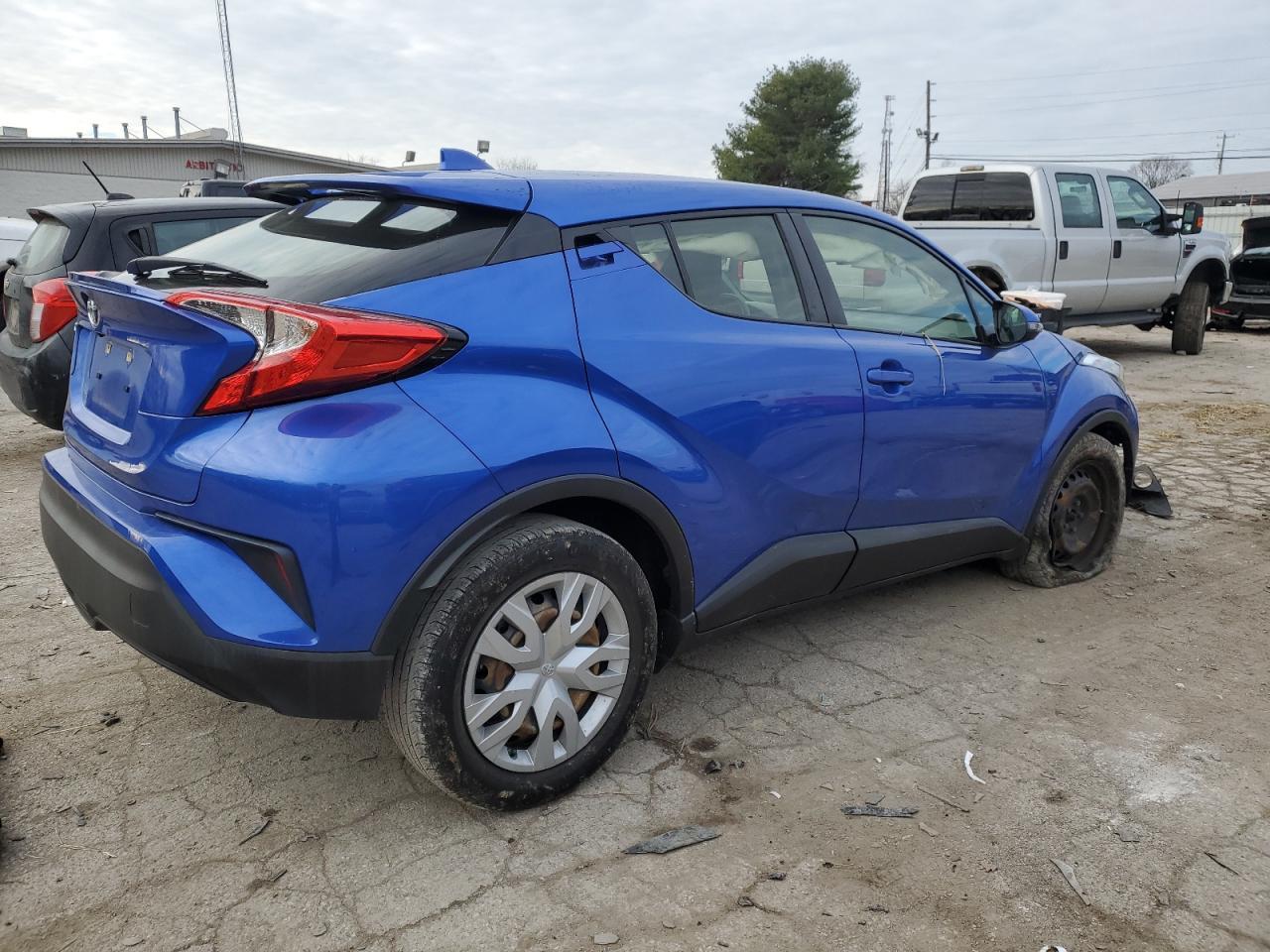 2019 TOYOTA C-HR XLE - Фото 3