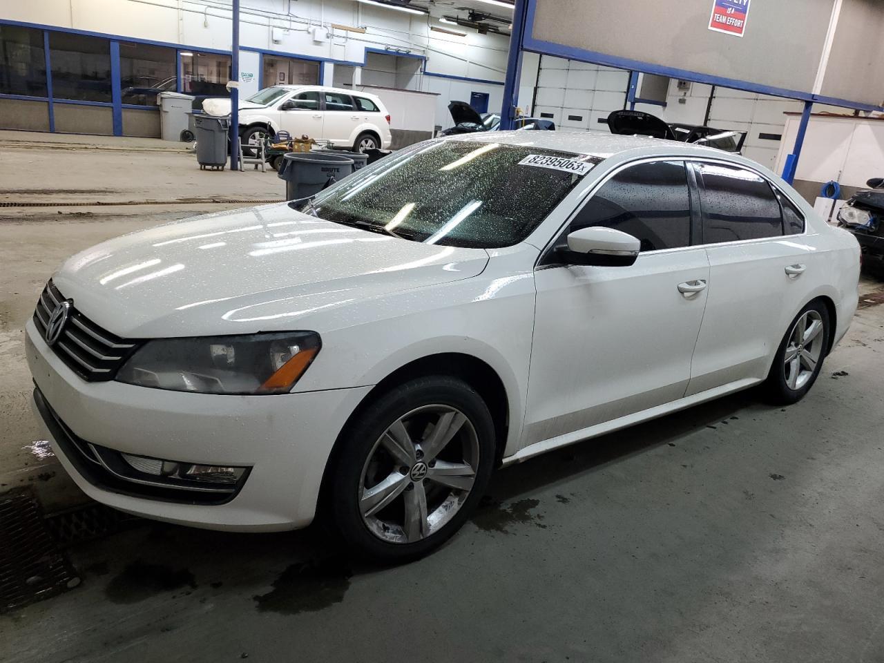 2013 VOLKSWAGEN PASSAT SE