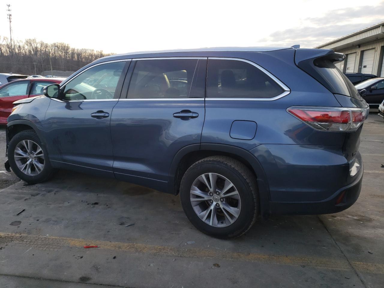 2015 TOYOTA HIGHLANDER - Фото 2
