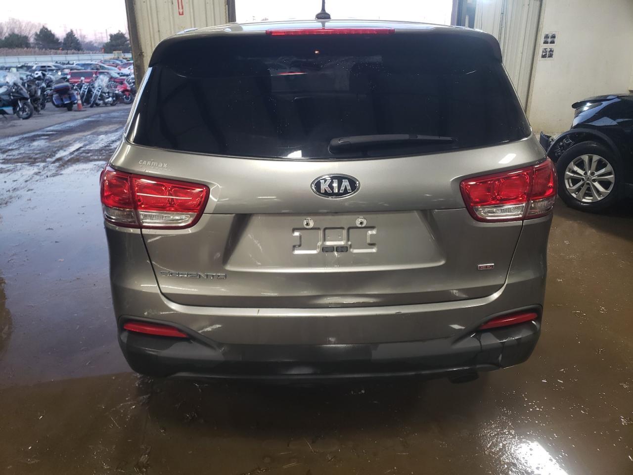 2017 KIA SORENTO LX - Фото 6