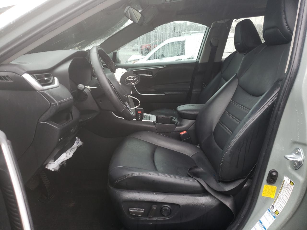 2022 TOYOTA RAV4 XLE P - Фото 7