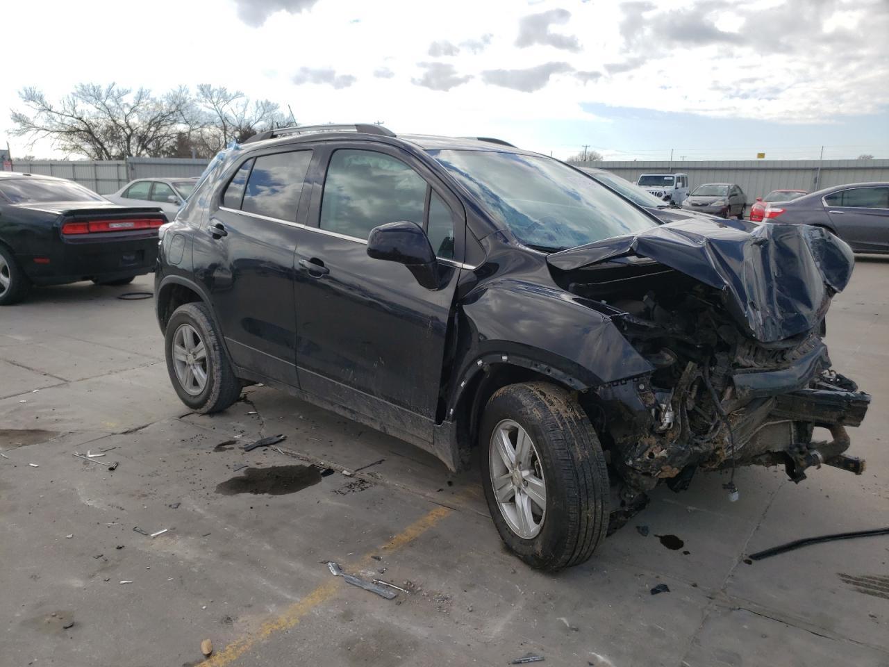 2019 CHEVROLET TRAX 1LT - Image 4