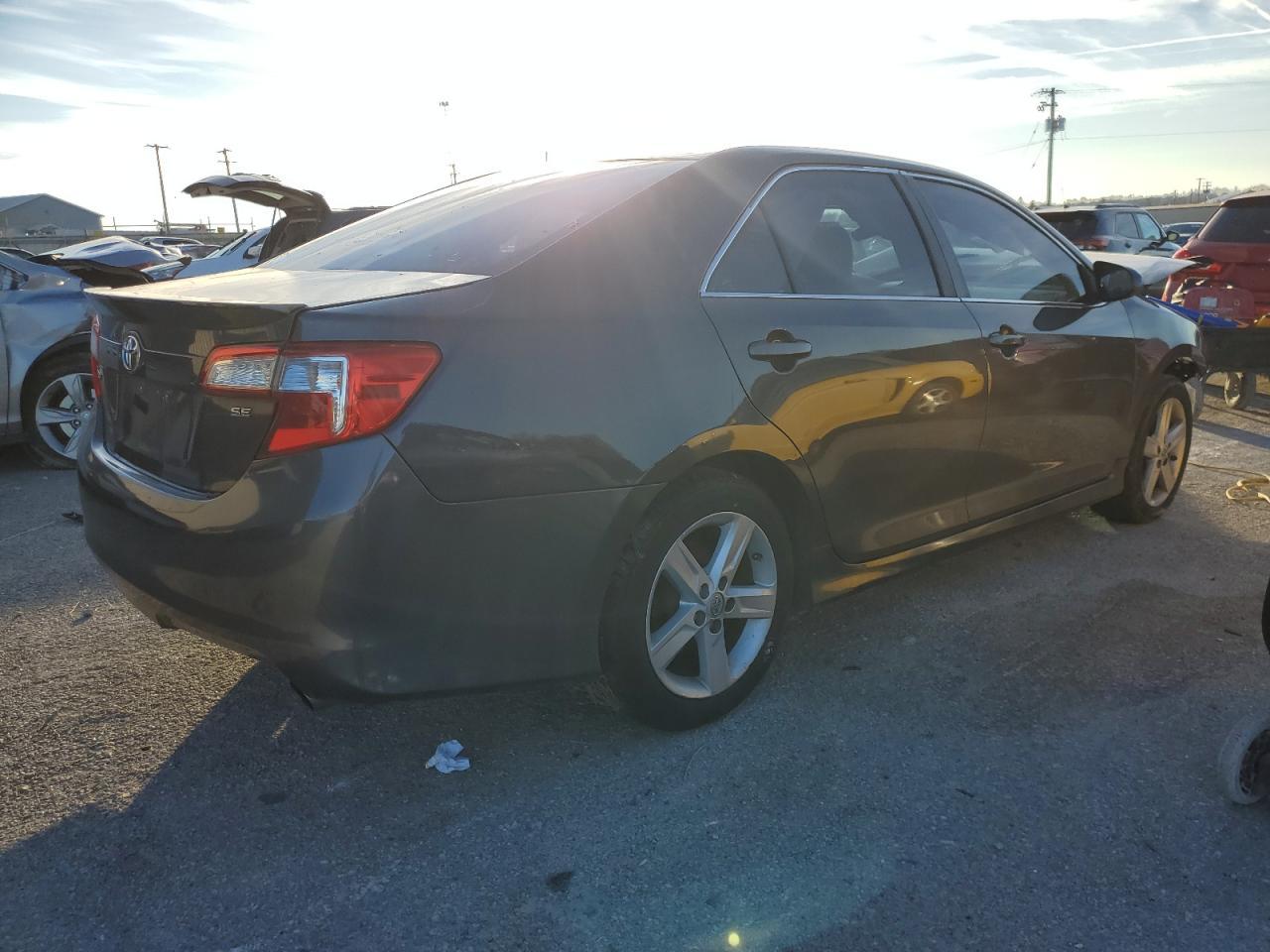 2014 TOYOTA CAMRY L - Фото 3