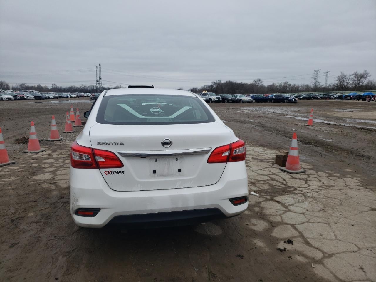 2018 NISSAN SENTRA S - Фото 6
