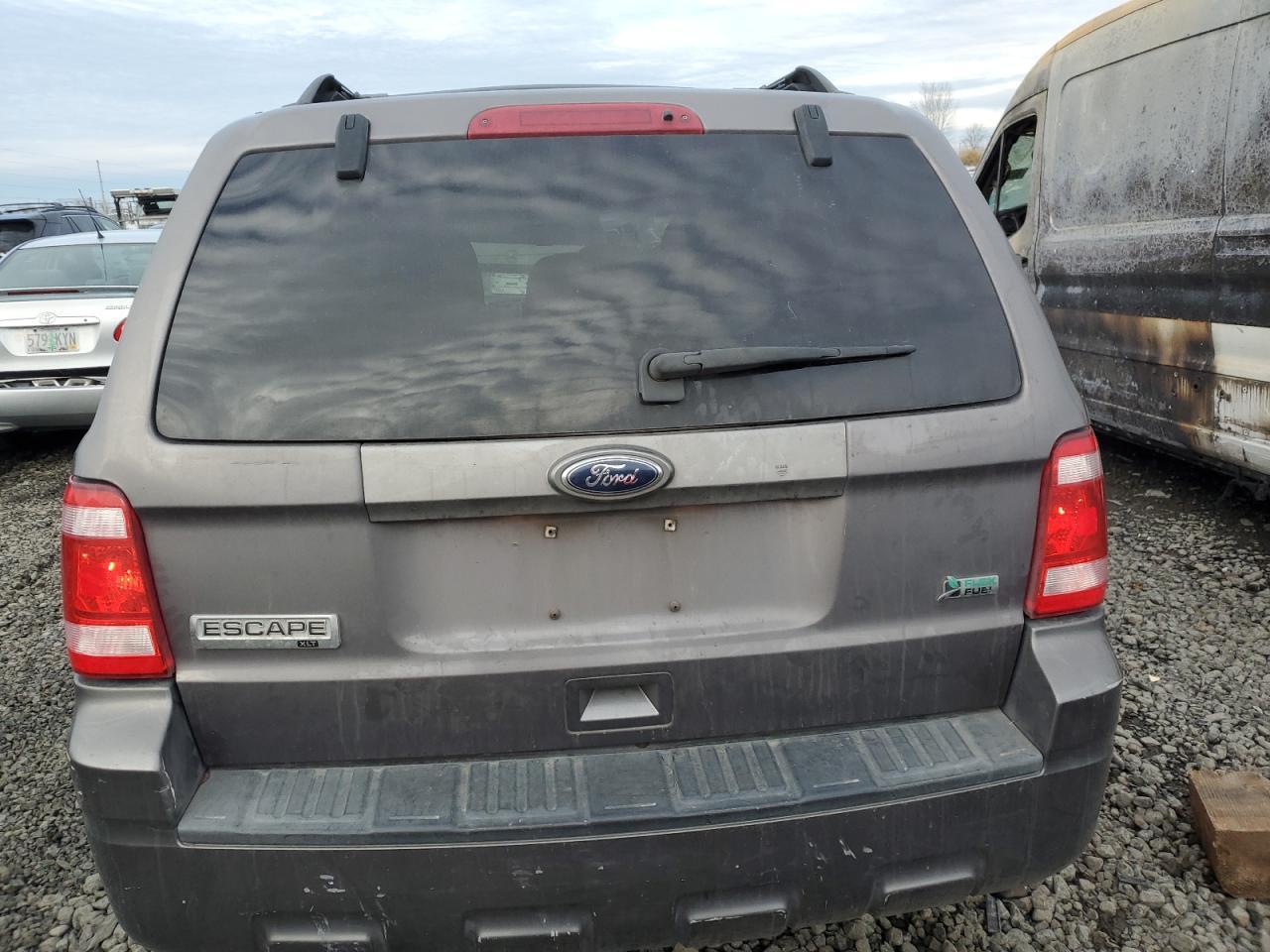 2010 FORD ESCAPE XLT - Image 6