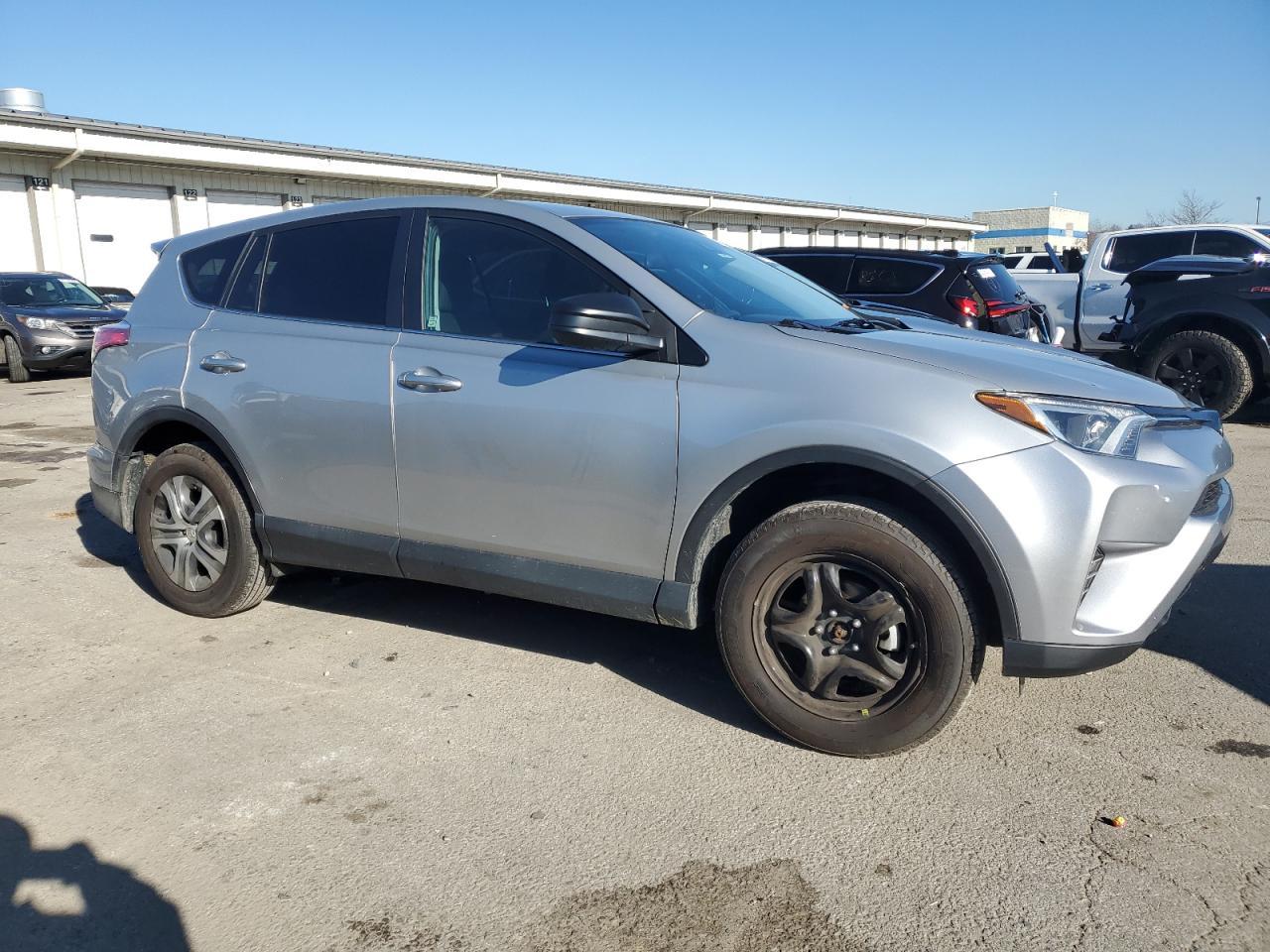 2018 TOYOTA RAV4 LE - Image 4