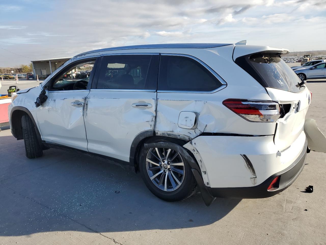 2019 TOYOTA HIGHLANDER - Image 2