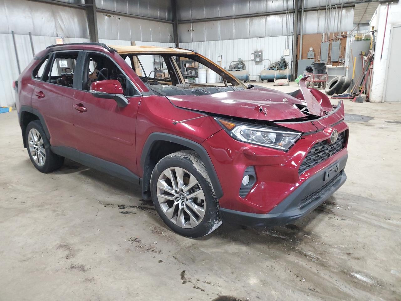 2019 TOYOTA RAV4 XLE P - Фото 4