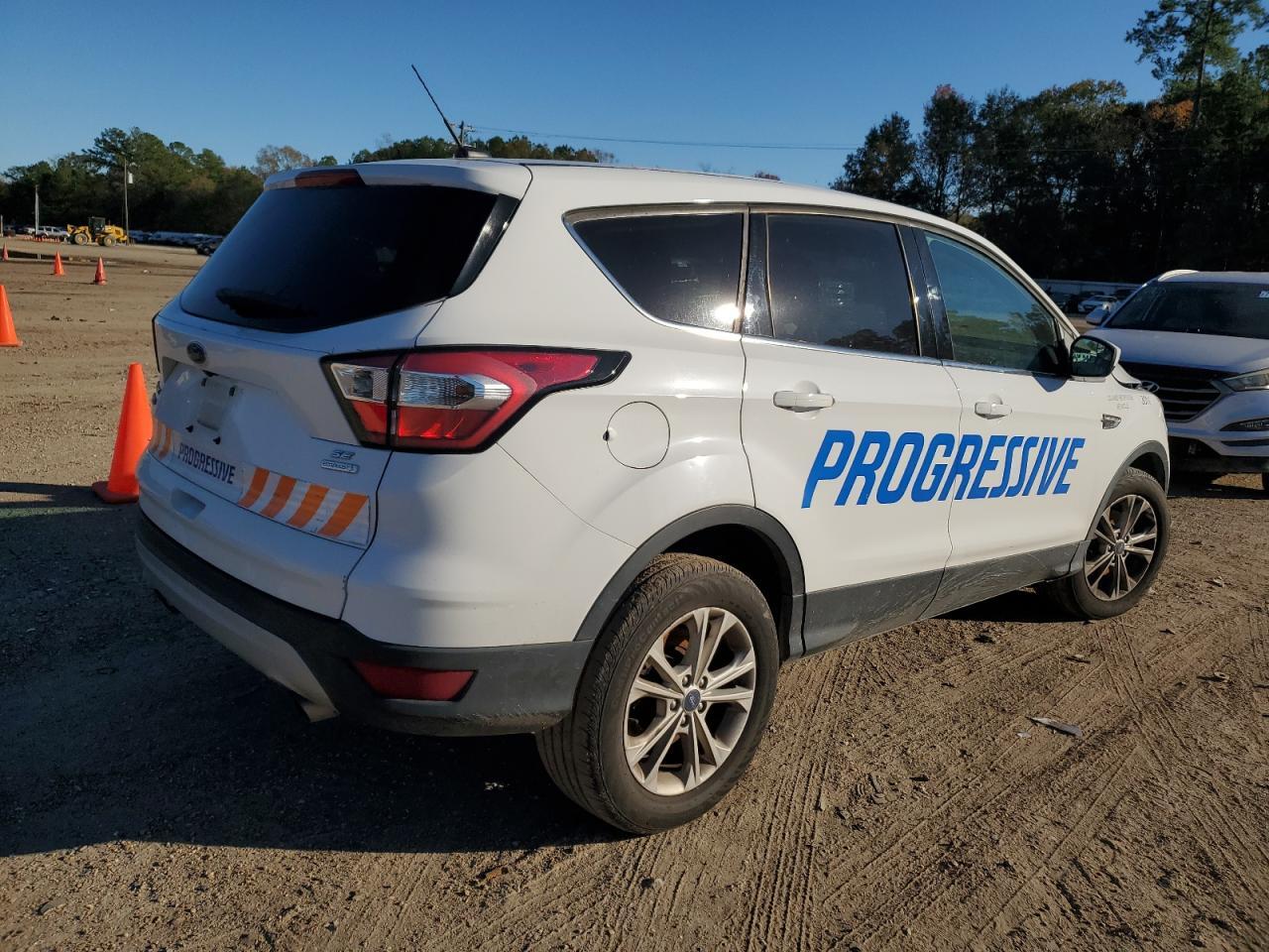 2017 FORD ESCAPE SE - Image 3