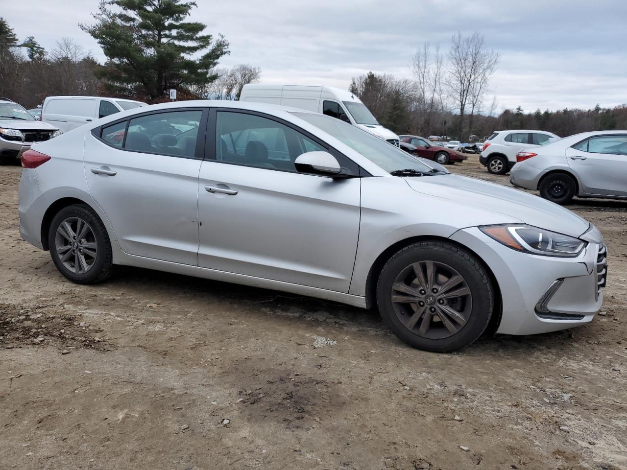 2017 HYUNDAI ELANTRA SE - Image 4