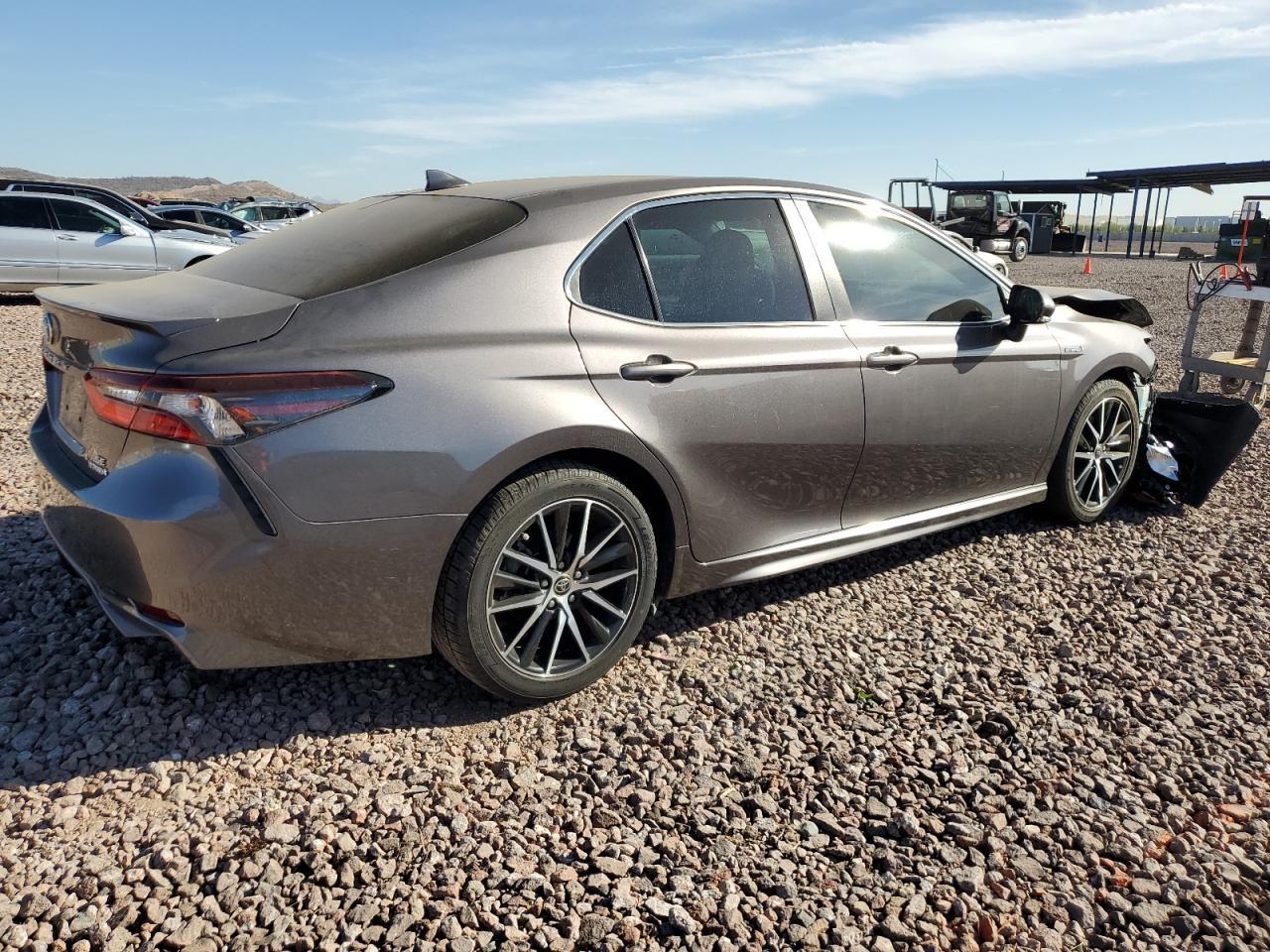 2021 TOYOTA CAMRY SE - Фото 3