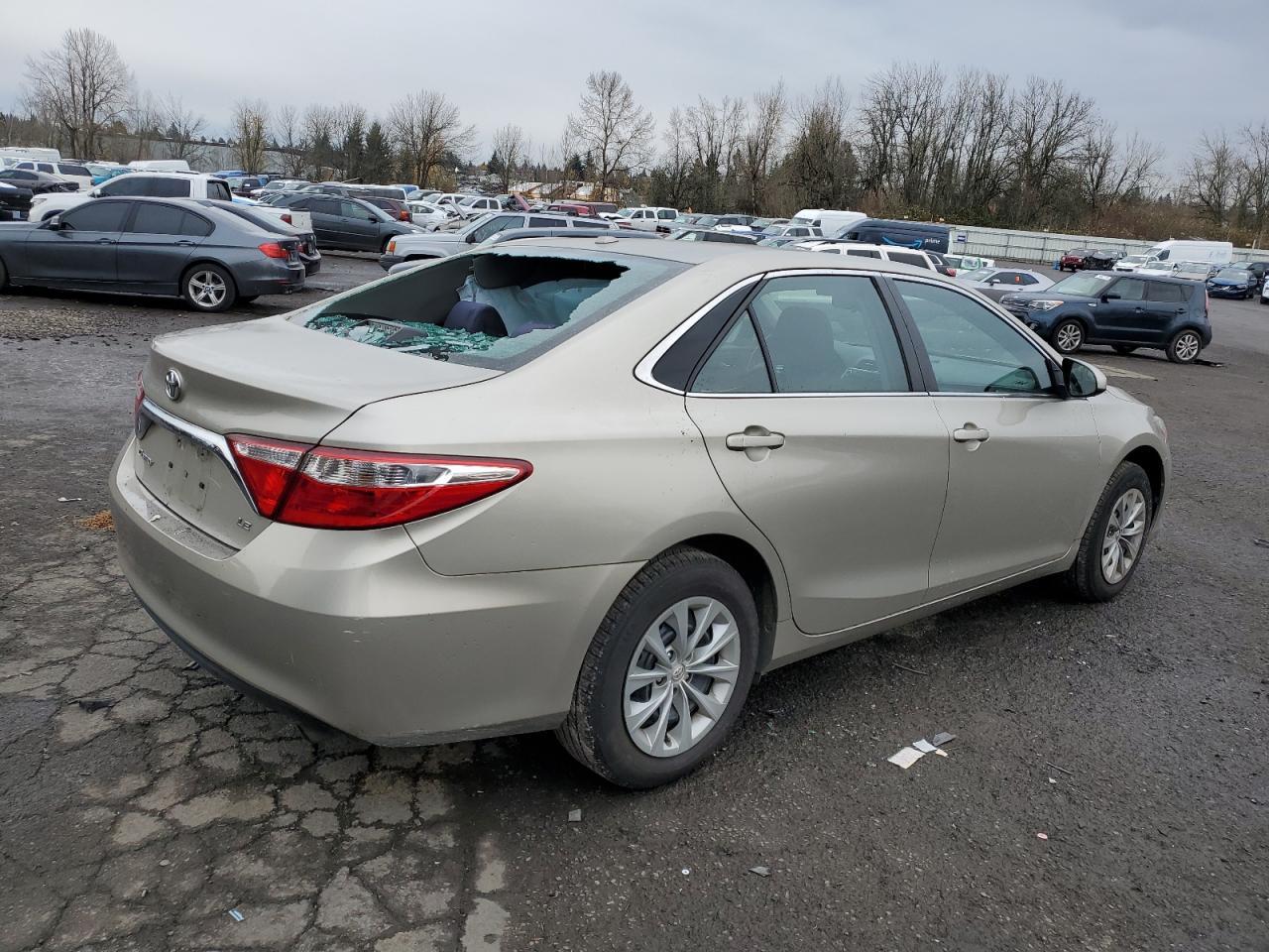 2017 TOYOTA CAMRY LE - Фото 3
