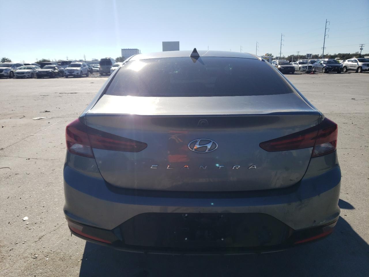 2019 HYUNDAI ELANTRA SE - Фото 6