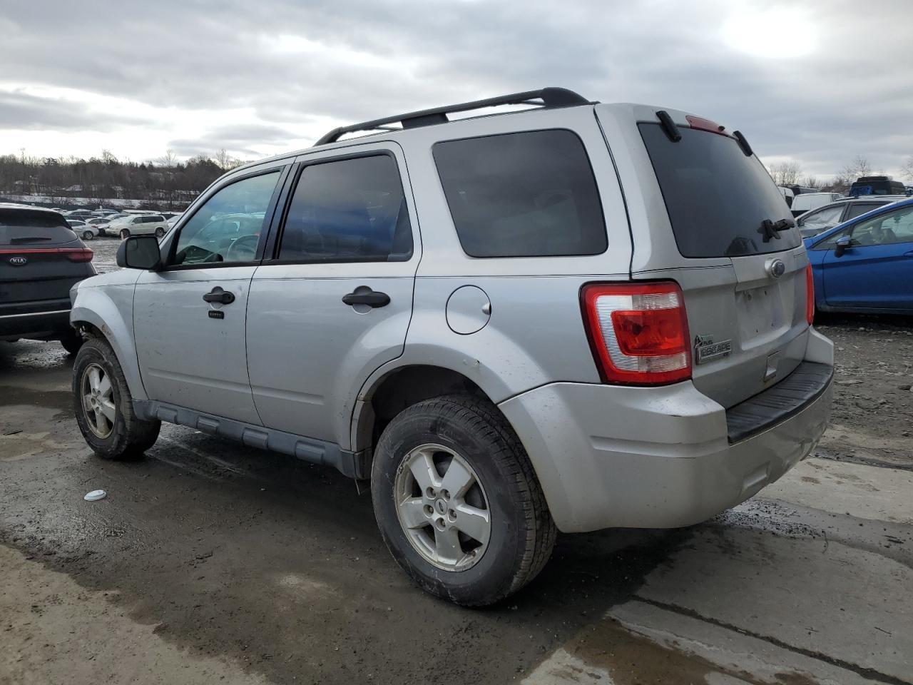 2010 FORD ESCAPE XLT - Фото 2
