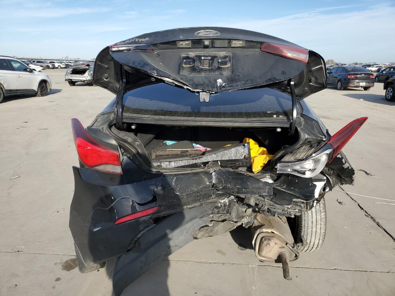 2015 HYUNDAI ELANTRA SE - Image 6