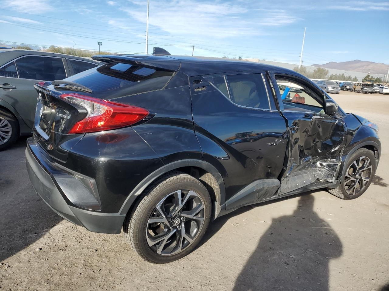 2019 TOYOTA C-HR XLE - Фото 3